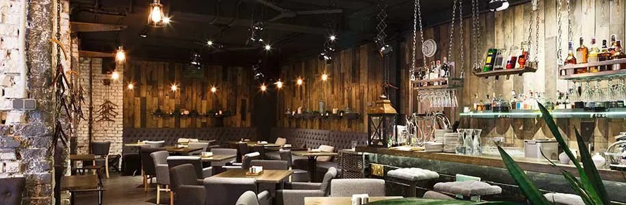 beleuchtete Bar/Restaurant 