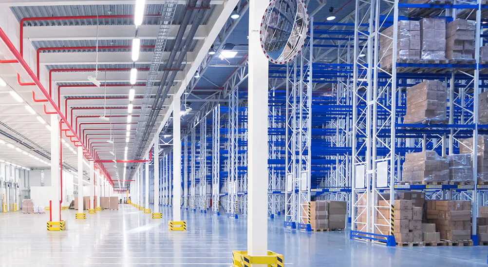 Industriehalle mit LED-Beleuchtung